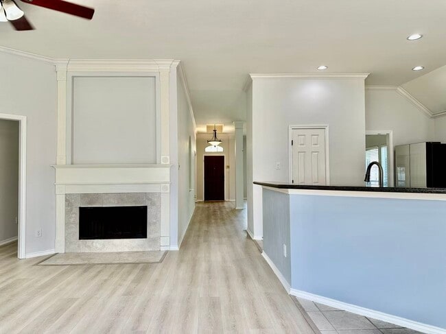 Building Photo - 3131 Valley Ct