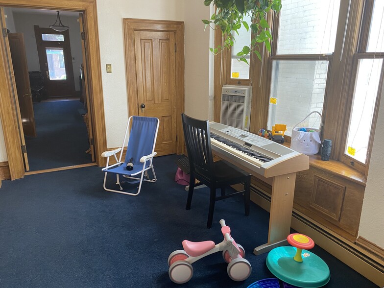 Firs-floor room - 1612 N Pennsylvania St
