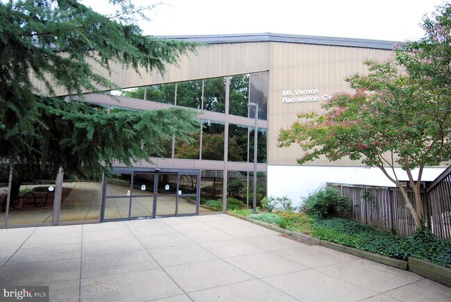 Building Photo - 1107 Belle View Blvd