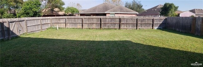 Building Photo - 8 Thunderbird Ave