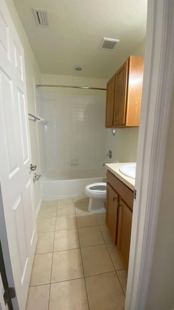 Building Photo - Gorgeous Light & Bright 3 Bedroom 2.5 Bath Townhome Corner Unit!!