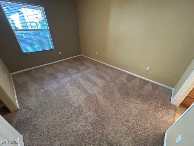 Building Photo - 10550 W Alexander Rd