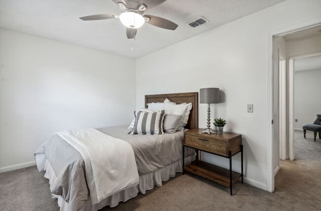 Building Photo - Walk To The Beach!