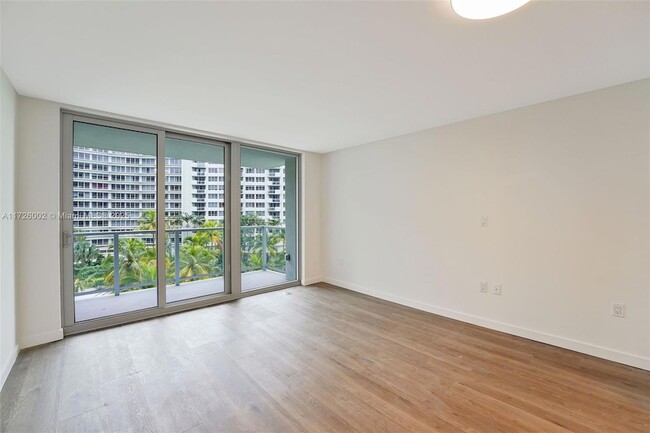 Building Photo - 1500 Bay Rd