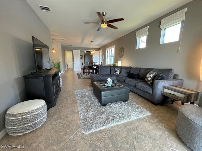 Building Photo - 7631 Jacaranda Ln