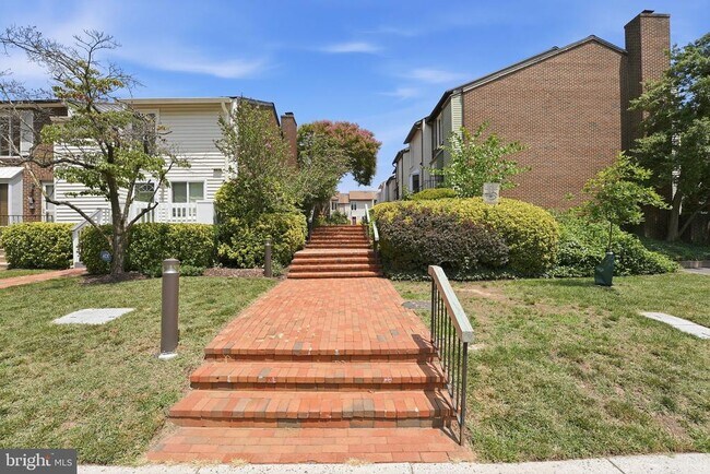 Building Photo - 975 S Taylor St