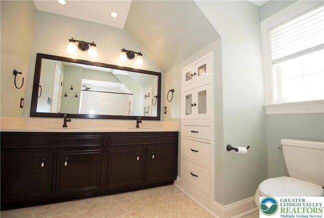 Building Photo - 1528 Wethersfield Dr