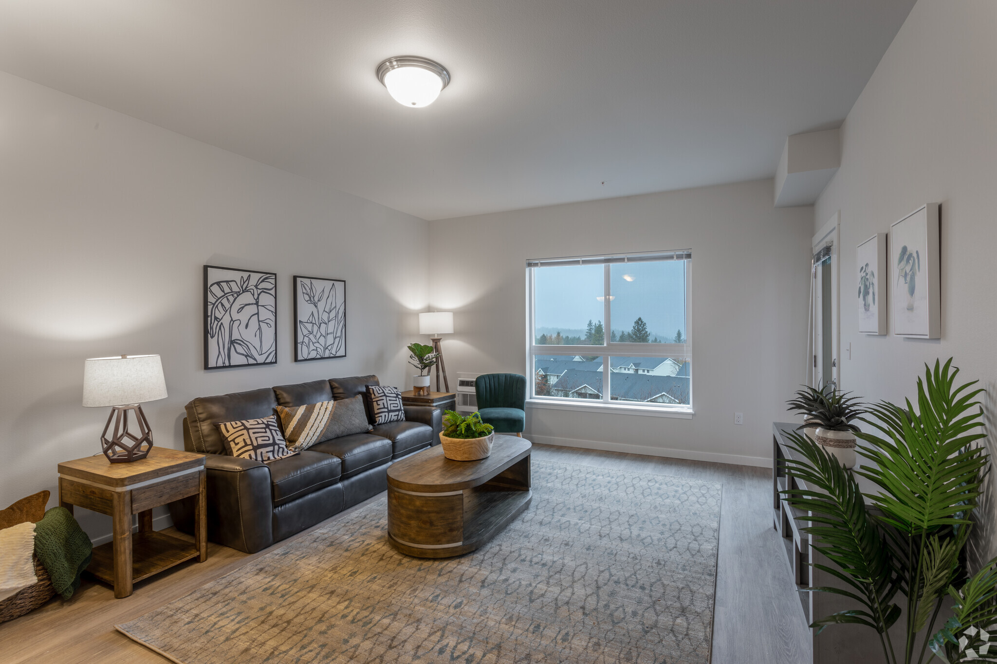 2BR, 2BA - 930SF - City View