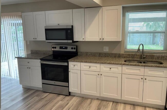 Building Photo - 2467 Zuyder Terrace