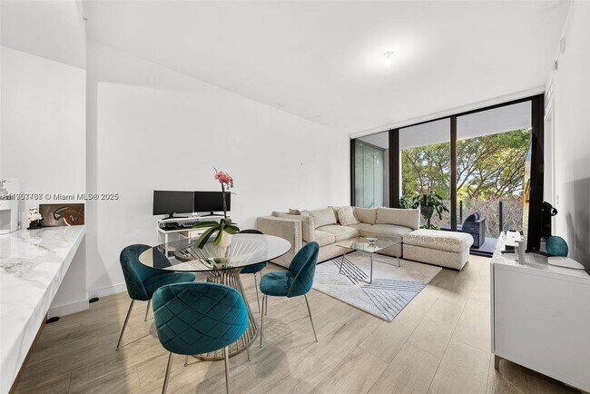 Building Photo - 2831 S Bayshore Dr