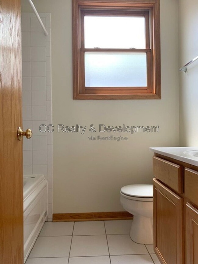 Building Photo - 1505 N Maplewood Ave