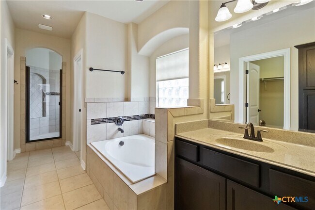 Building Photo - 3621 Cinkapin Dr