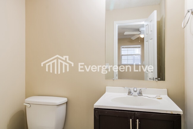 Building Photo - 425 Forest Grove Cir