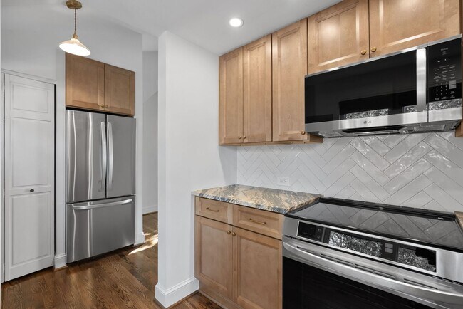 Building Photo - Heritage Historic - Unit B