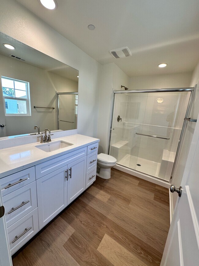 Building Photo - 114 S Lassen Ave