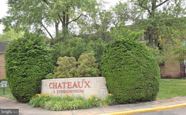 Building Photo - 3101 Patrick Henry Dr