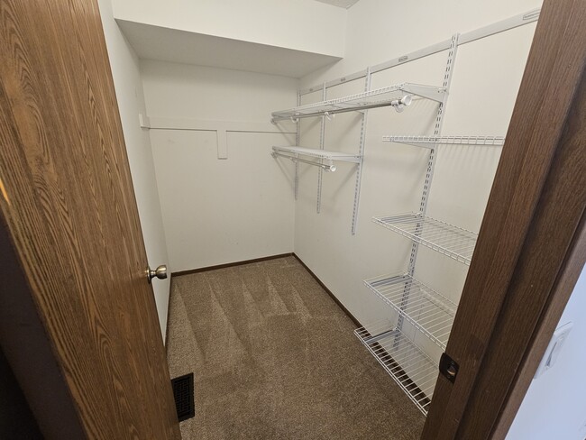 Building Photo - 5244 Wagon Wheel Ln