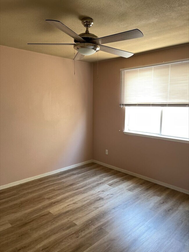 Building Photo - Adorable Condo in Summerhills Community!