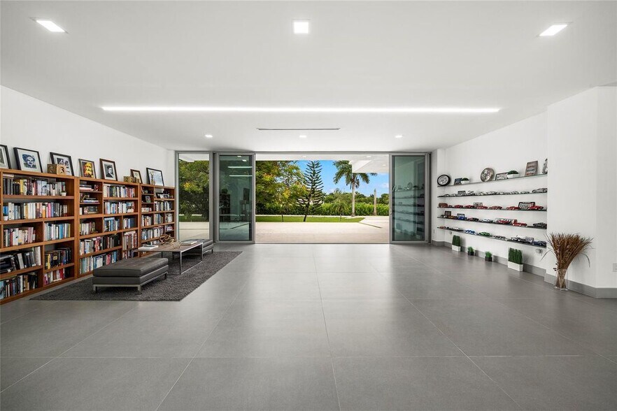 Building Photo - 17250 SW 52nd Ct