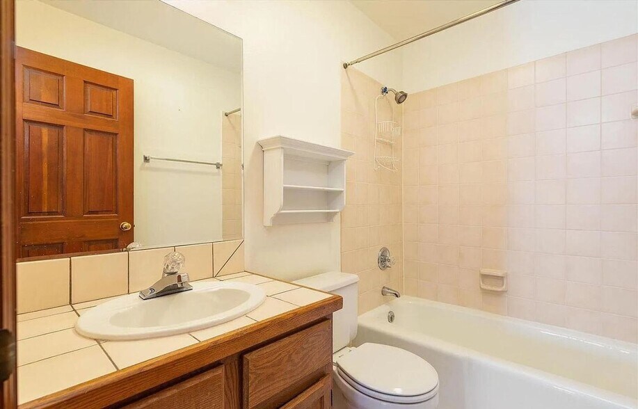 Building Photo - 1601 S Franklin St