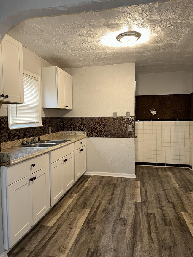 Building Photo - 10813 Whitehill St