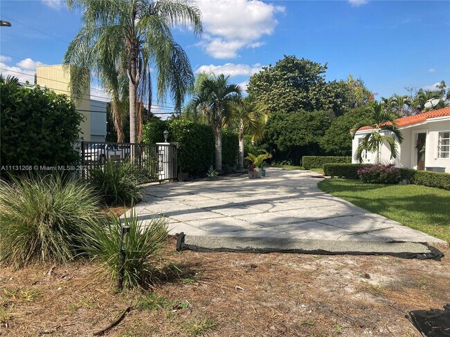 Building Photo - 5355 SW 68th Ave