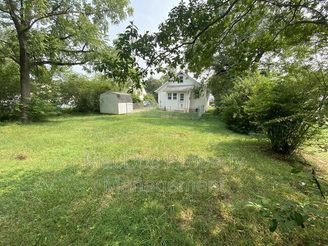 Building Photo - 119 Gibson St