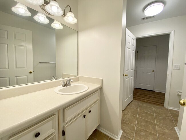 Building Photo - First Floor, Two Bedroom, Two Bathroom updated Condo!