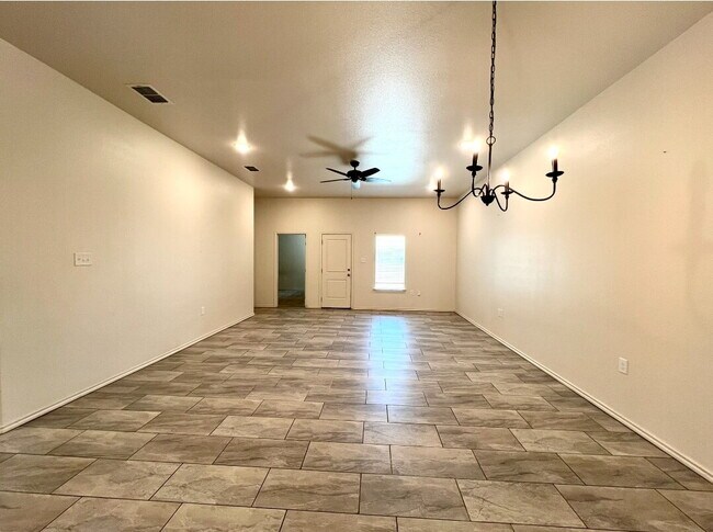 Building Photo - "Charming 3-Bed, 2-Bath Home in Lubbock – ...