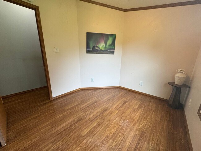 Building Photo - 215 Greenbush Dr