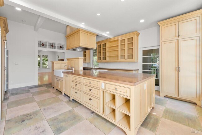 Building Photo - 1533 Allyn Ave