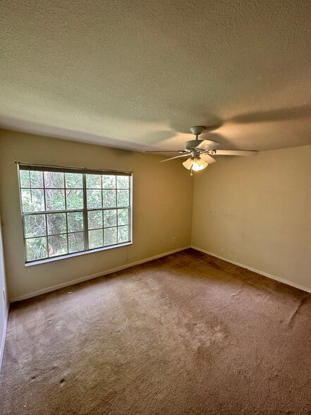 Building Photo - 13703 Richmond Park Dr N