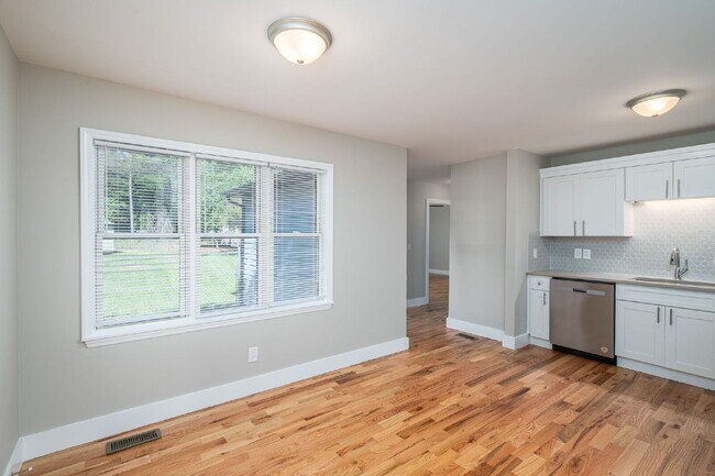 Building Photo - Remarkably Renovated Ranch in the Heart of Maiden!