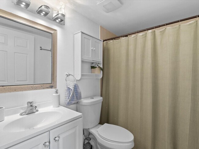 Building Photo - 4025 Village Dr
