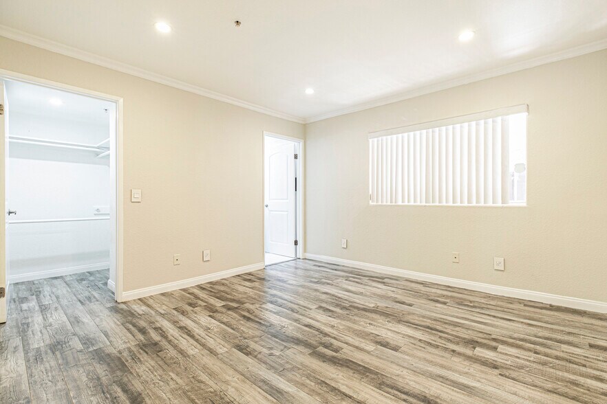 Building Photo - 15114 Sherman Way