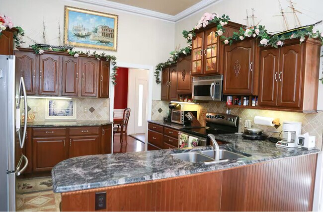 Building Photo - 3709 Woodburn Dr