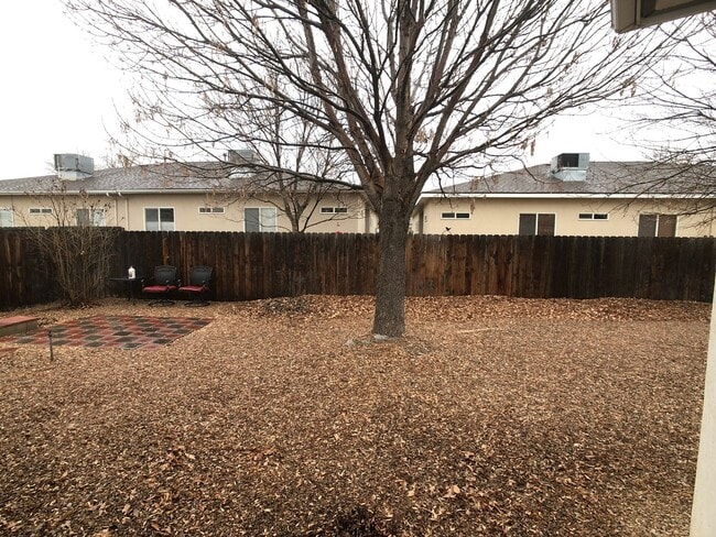 Building Photo - North Grand Junction: 2 bed 2 bath 2 car g...