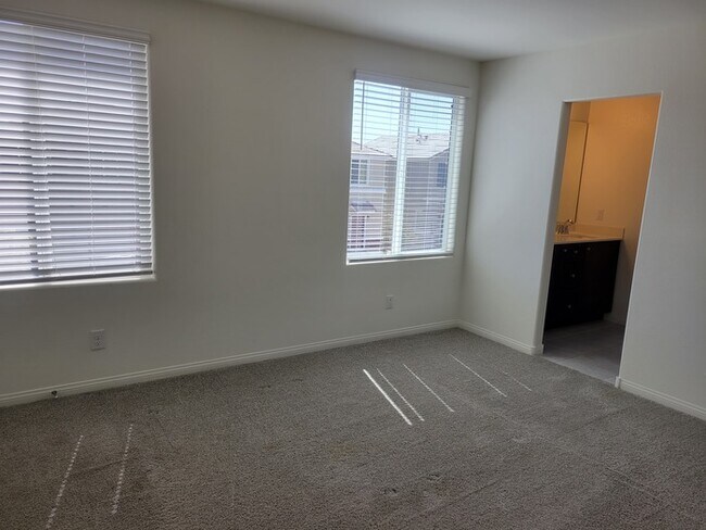 Building Photo - Beautiful 4-bedroom home!