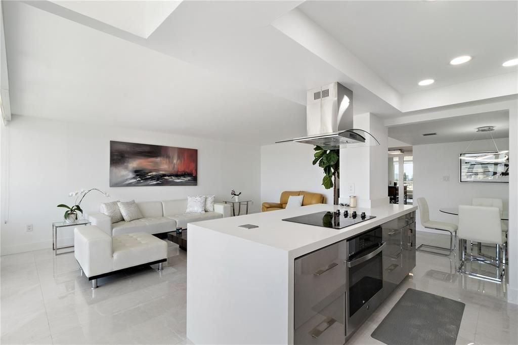 Building Photo - 18081 Biscayne Blvd
