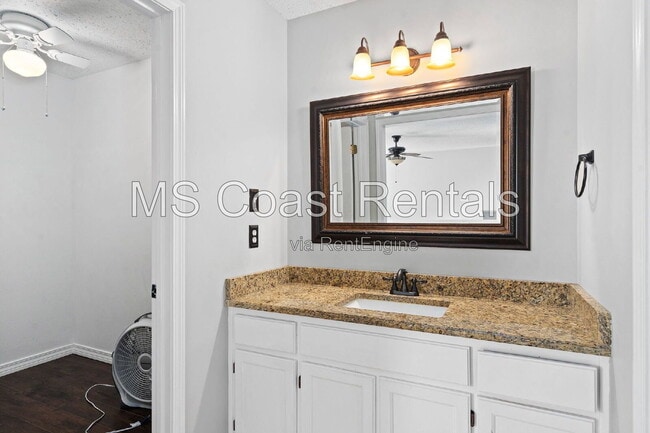 Building Photo - 12206 Breezeway Cir