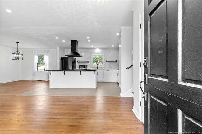 Building Photo - 2710 Fordham Dr