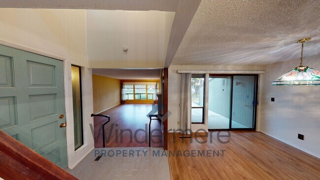 Building Photo - 601 Village Way