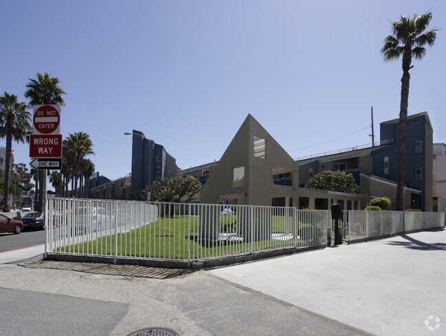 Primary Photo - Barnard Park Villas