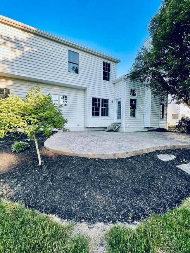 Building Photo - 7492 Fairfield Lakes Dr