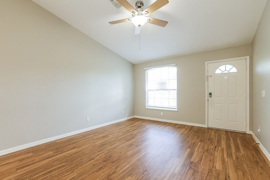 Building Photo - 2831 2nd Ave SE