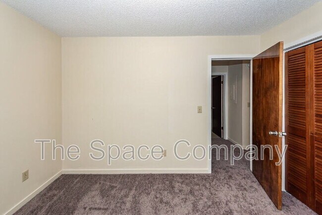 Building Photo - 2020 Coldspring Dr