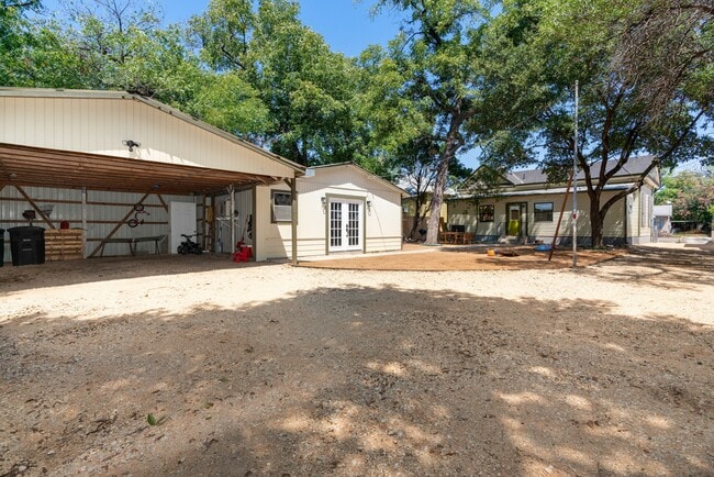 Building Photo - 308 Keller St