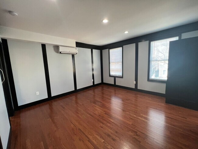 Building Photo - 306 Exchange