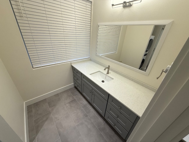 Building Photo - 849 Spring St