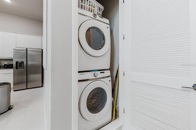 Building Photo - 7760 Sandy Ridge Dr